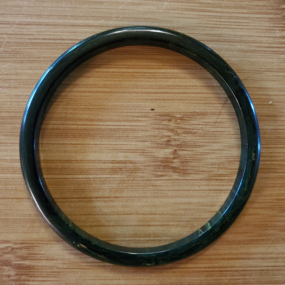 Vintage Creamed Spinach Bakelite Bangle
